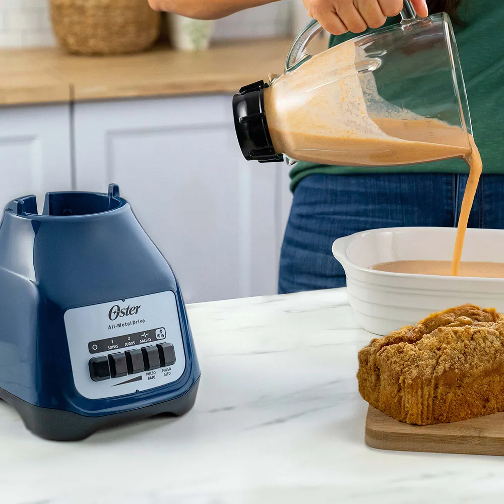 Licuadora Oster vaso de vidrio, 550 watts de potencia 800w pico BLSTKAGLPB 11