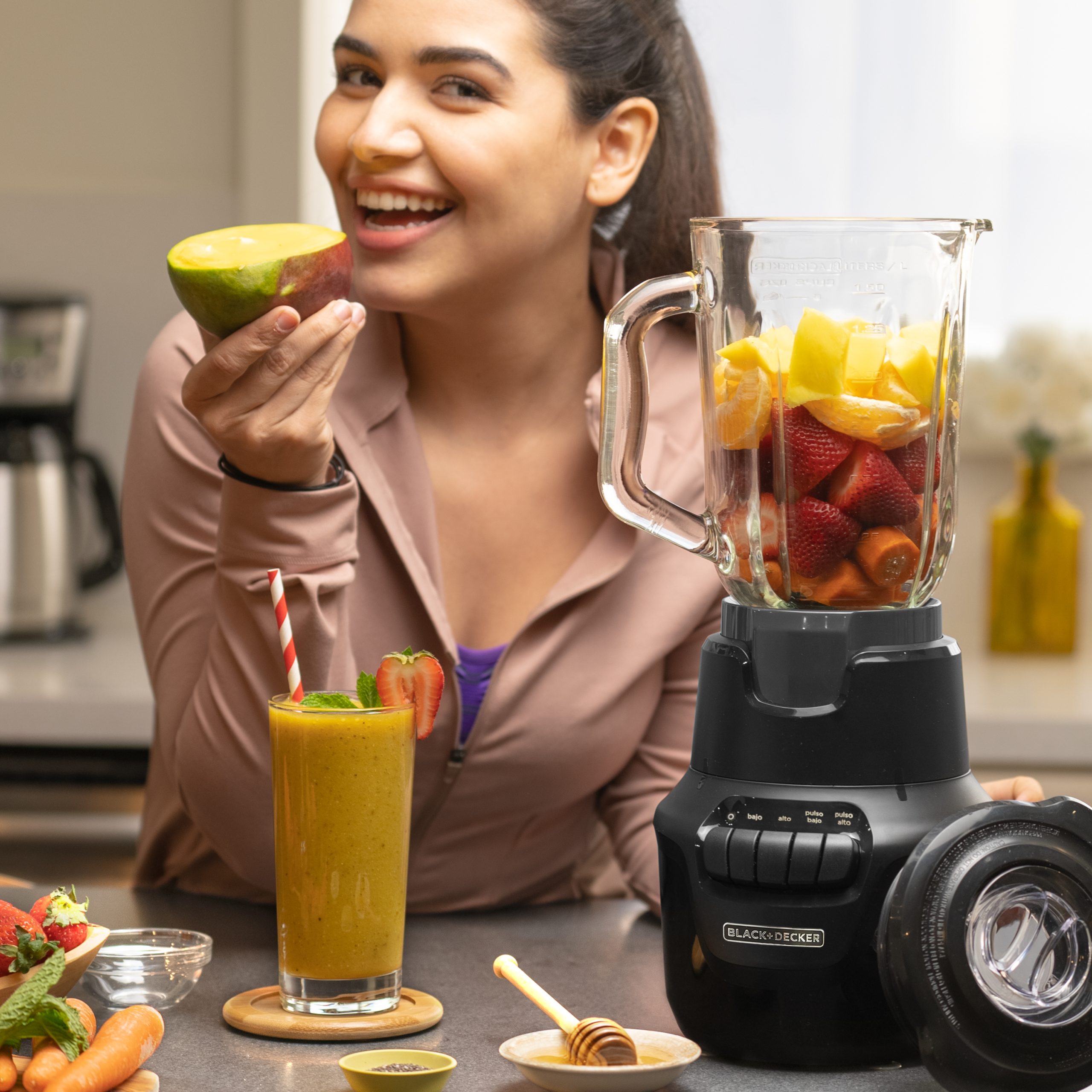 Licuadora Black+Decker de 800 watts de potencia BL1600BG receta