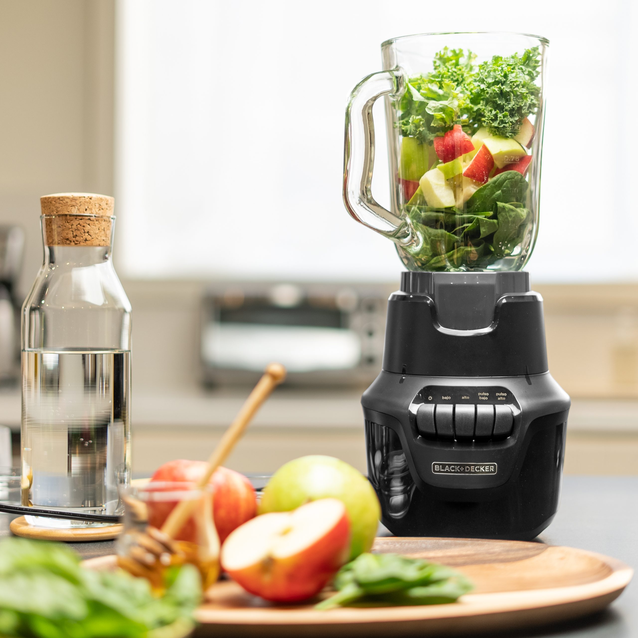 Licuadora Black+Decker de 800 watts de potencia BL1600BG frutas