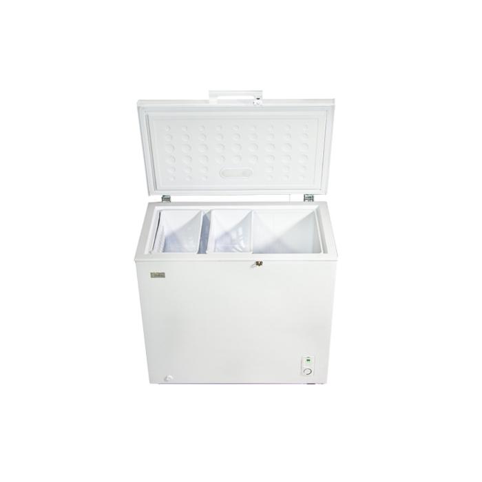 Congelador Marca Oster De 7 Pies Cúbicos Color Blanco OS-CF7001W vista con compuerta abierta