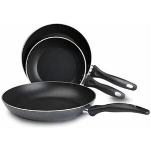 Set de sartenes marca Picca con antiadherente de Teflón color negro.